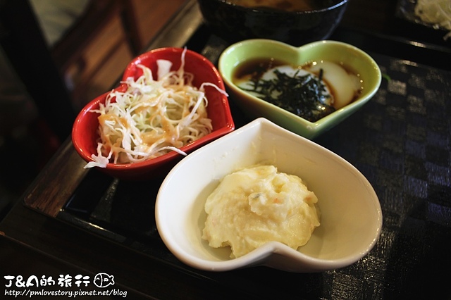 【台北車站】新丼–丼飯與蔥花、起司、泡菜、九層塔蹦出新的滋味! 非凡大探索蔥丼/非凡大探索平價丼飯/非凡大探索起司丼飯