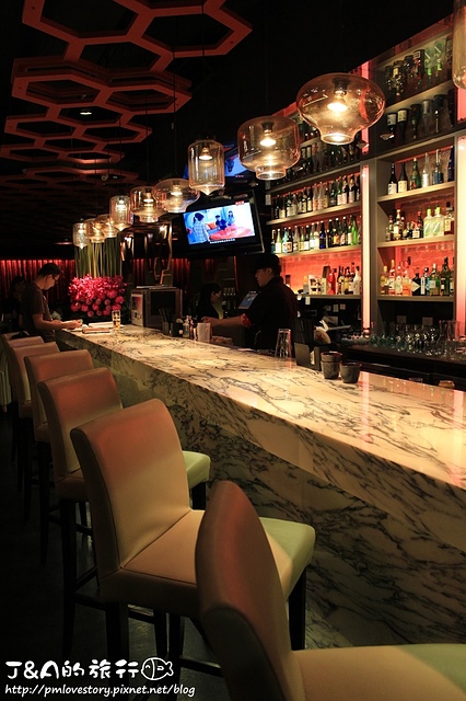 【捷運忠孝敦化】花酒藏 Aplus Dining Sake Bar–酥脆綿密鱈魚地瓜很特別~比目魚鰭邊握香又不油膩! @J&A的旅行 【捷運忠孝敦化】花酒藏 Aplus Dining Sake Bar–酥脆綿密鱈魚地瓜很特別~比目魚鰭邊握香又不油膩!