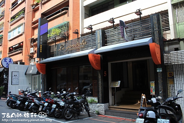 【捷運忠孝敦化】宮都拉義式主題餐廳 La gondola(宮都拉義式餐酒坊)–餐點種類豐富~東區浪漫、充滿情調的義式餐廳。 東區聚餐餐廳 東區美食 @J&A的旅行 【捷運忠孝敦化】宮都拉義式主題餐廳 La gondola(宮都拉義式餐酒坊)–餐點種類豐富~東區浪漫、充滿情調的義式餐廳。 東區聚餐餐廳 東區美食