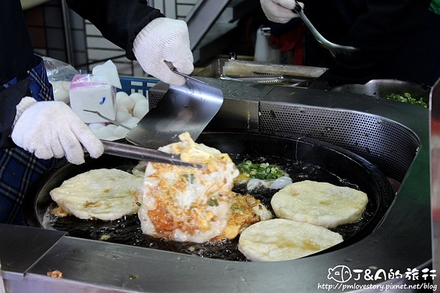 【宜蘭/礁溪】礁溪柯氏蔥油餅(礁溪蔥油餅)–有嚼勁餅皮搭配濃郁蔥花香氣,礁溪人氣排隊美食小吃。 @J&A的旅行 【宜蘭/礁溪】礁溪柯氏蔥油餅(礁溪蔥油餅)–有嚼勁餅皮搭配濃郁蔥花香氣,礁溪人氣排隊美食小吃。