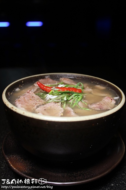 【捷運六張犁】炙酒宅–生牛肉泡飯還不錯,寵物友善餐廳。 @J&A的旅行 【捷運六張犁】炙酒宅–生牛肉泡飯還不錯,寵物友善餐廳。