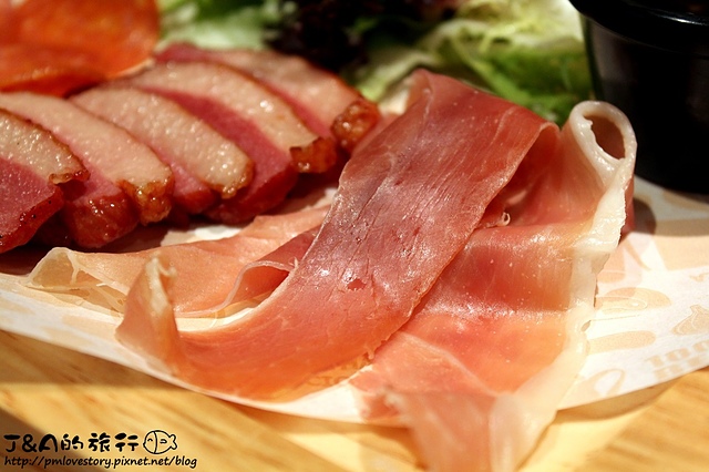 【捷運中山】瓦薩比薩 Vasa Pizzeria–霸氣焗烤龍蝦義大利麵,地瓜芝心餅皮好特別~ 瓦薩比薩中山店 @J&A的旅行 【捷運中山】瓦薩比薩 Vasa Pizzeria–霸氣焗烤龍蝦義大利麵,地瓜芝心餅皮好特別~ 瓦薩比薩中山店