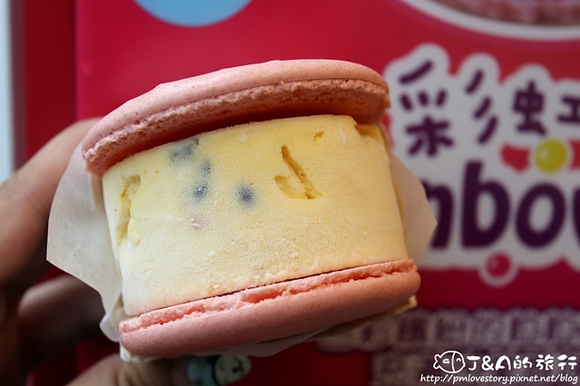 【捷運西門】Mini Melts 粒粒冰淇淋–超大馬卡龍冰淇淋好可愛~限量版甜點只到10月底唷! @J&A的旅行 【捷運西門】Mini Melts 粒粒冰淇淋–超大馬卡龍冰淇淋好可愛~限量版甜點只到10月底唷!