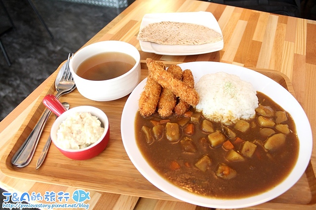 【台中西區】自慢嗑旅–手指豬排咖哩專賣店~鹹香焗烤起司配上香濃咖哩好過癮。 鄰近廣三SOGO、勤美誠品綠園道。咖哩專賣店/廣三SOGO餐廳 @J&A的旅行 【台中西區】自慢嗑旅–手指豬排咖哩專賣店~鹹香焗烤起司配上香濃咖哩好過癮。 鄰近廣三SOGO、勤美誠品綠園道。咖哩專賣店/廣三SOGO餐廳
