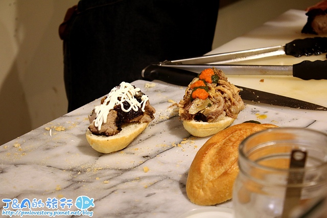 【捷運市政府】三隻牛 3 COWS 義大利牛肚包專賣店–佛羅倫斯牛肚包.牛肉包,酥香烤豬肉包,東區美食小吃推薦。 台北信義區美食 @J&A的旅行 【捷運市政府】三隻牛 3 COWS 義大利牛肚包專賣店–佛羅倫斯牛肚包.牛肉包,酥香烤豬肉包,東區美食小吃推薦。 台北信義區美食
