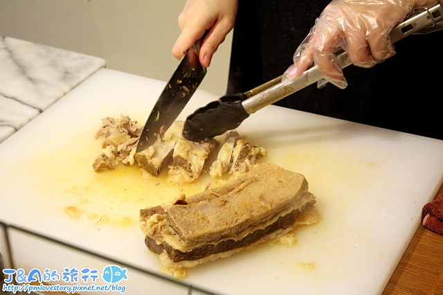 【捷運市政府】三隻牛 3 COWS 義大利牛肚包專賣店–佛羅倫斯牛肚包.牛肉包,酥香烤豬肉包,東區美食小吃推薦。 台北信義區美食 @J&A的旅行 【捷運市政府】三隻牛 3 COWS 義大利牛肚包專賣店–佛羅倫斯牛肚包.牛肉包,酥香烤豬肉包,東區美食小吃推薦。 台北信義區美食