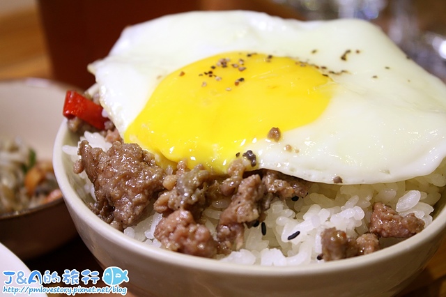 知稻食堂 平價打拋豬搭半熟蛋鹹香又下飯,內用可免費續飯一次。【捷運永安市場/捷運頂溪】永和美食 平價美食 @J&A的旅行 知稻食堂 平價打拋豬搭半熟蛋鹹香又下飯,內用可免費續飯一次。【捷運永安市場/捷運頂溪】永和美食 平價美食