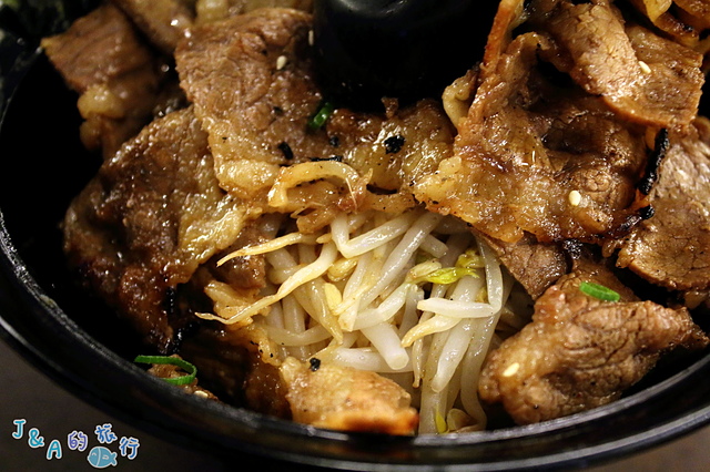 【捷運台北101/世貿】牛角次男坊–肉食控最愛!肉比飯多的大份量燒肉丼只要220元~ 牛角次男坊台北101店/台北牛角次男坊/信義區美食/台北燒肉丼/信義區餐廳 @J&A的旅行 【捷運台北101/世貿】牛角次男坊–肉食控最愛!肉比飯多的大份量燒肉丼只要220元~ 牛角次男坊台北101店/台北牛角次男坊/信義區美食/台北燒肉丼/信義區餐廳