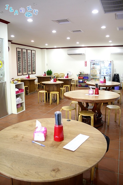 雲謙徽餛飩 黑嚕嚕墨魚餛飩.雙色麻醬抄手讓人眼睛為之一亮~【捷運文湖】內湖美食/內湖小吃 @J&A的旅行 雲謙徽餛飩 黑嚕嚕墨魚餛飩.雙色麻醬抄手讓人眼睛為之一亮~【捷運文湖】內湖美食/內湖小吃