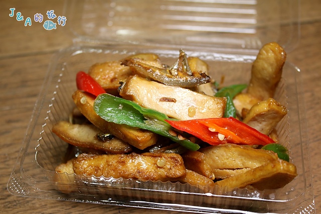 雲謙徽餛飩 黑嚕嚕墨魚餛飩.雙色麻醬抄手讓人眼睛為之一亮~【捷運文湖】內湖美食/內湖小吃 @J&A的旅行 雲謙徽餛飩 黑嚕嚕墨魚餛飩.雙色麻醬抄手讓人眼睛為之一亮~【捷運文湖】內湖美食/內湖小吃