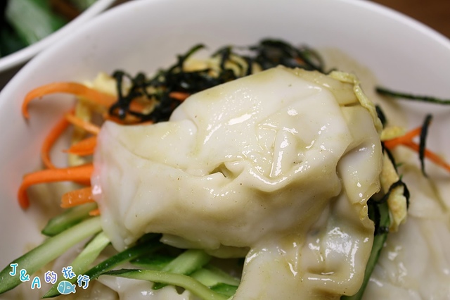 雲謙徽餛飩 黑嚕嚕墨魚餛飩.雙色麻醬抄手讓人眼睛為之一亮~【捷運文湖】內湖美食/內湖小吃 @J&A的旅行 雲謙徽餛飩 黑嚕嚕墨魚餛飩.雙色麻醬抄手讓人眼睛為之一亮~【捷運文湖】內湖美食/內湖小吃