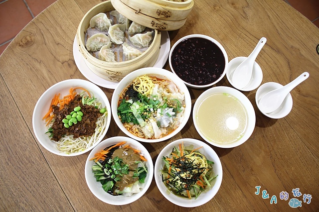 雲謙徽餛飩 黑嚕嚕墨魚餛飩.雙色麻醬抄手讓人眼睛為之一亮~【捷運文湖】內湖美食/內湖小吃 @J&A的旅行 雲謙徽餛飩 黑嚕嚕墨魚餛飩.雙色麻醬抄手讓人眼睛為之一亮~【捷運文湖】內湖美食/內湖小吃