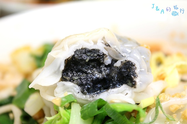 雲謙徽餛飩 黑嚕嚕墨魚餛飩.雙色麻醬抄手讓人眼睛為之一亮~【捷運文湖】內湖美食/內湖小吃 @J&A的旅行 雲謙徽餛飩 黑嚕嚕墨魚餛飩.雙色麻醬抄手讓人眼睛為之一亮~【捷運文湖】內湖美食/內湖小吃