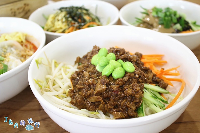 雲謙徽餛飩 黑嚕嚕墨魚餛飩.雙色麻醬抄手讓人眼睛為之一亮~【捷運文湖】內湖美食/內湖小吃 @J&A的旅行 雲謙徽餛飩 黑嚕嚕墨魚餛飩.雙色麻醬抄手讓人眼睛為之一亮~【捷運文湖】內湖美食/內湖小吃