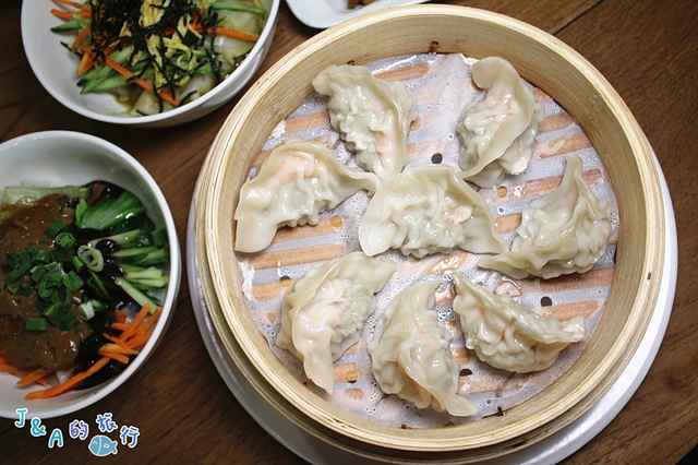 雲謙徽餛飩 黑嚕嚕墨魚餛飩.雙色麻醬抄手讓人眼睛為之一亮~【捷運文湖】內湖美食/內湖小吃 @J&A的旅行 雲謙徽餛飩 黑嚕嚕墨魚餛飩.雙色麻醬抄手讓人眼睛為之一亮~【捷運文湖】內湖美食/內湖小吃