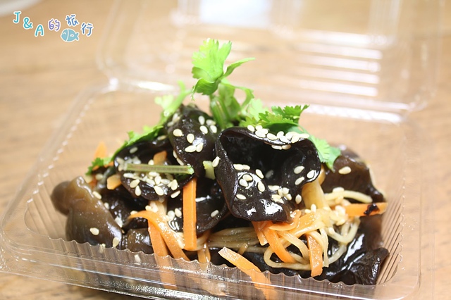 雲謙徽餛飩 黑嚕嚕墨魚餛飩.雙色麻醬抄手讓人眼睛為之一亮~【捷運文湖】內湖美食/內湖小吃 @J&A的旅行 雲謙徽餛飩 黑嚕嚕墨魚餛飩.雙色麻醬抄手讓人眼睛為之一亮~【捷運文湖】內湖美食/內湖小吃
