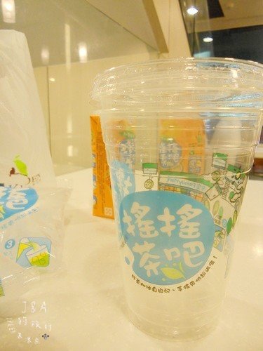 【超商點心】全家–搖搖茶吧之熱帶水果茶 酸酸甜甜的好滋味 @J&A的旅行 搖搖茶吧:【超商點心】全家--搖搖茶吧之熱帶水果茶 酸酸甜甜的好滋味